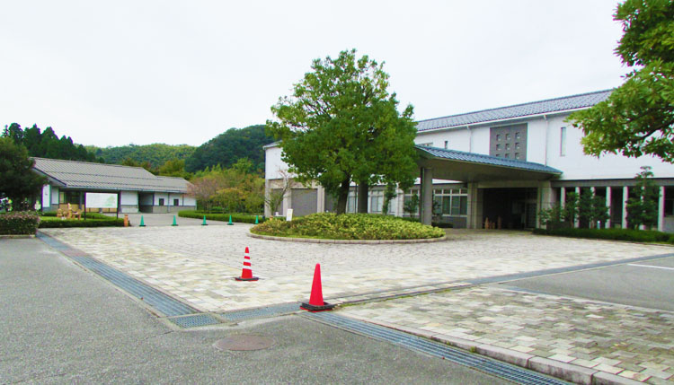 石川県埋蔵文化財センター駐車場