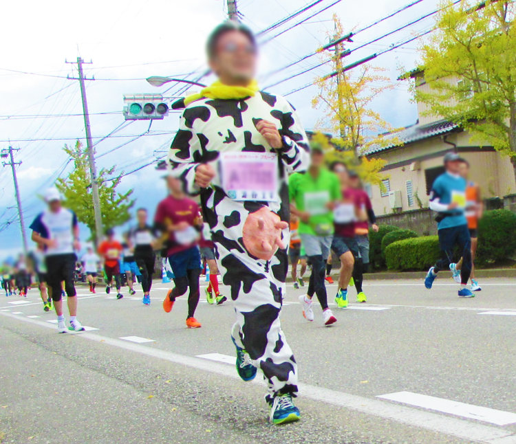 牛！金沢マラソンコスプレランナー