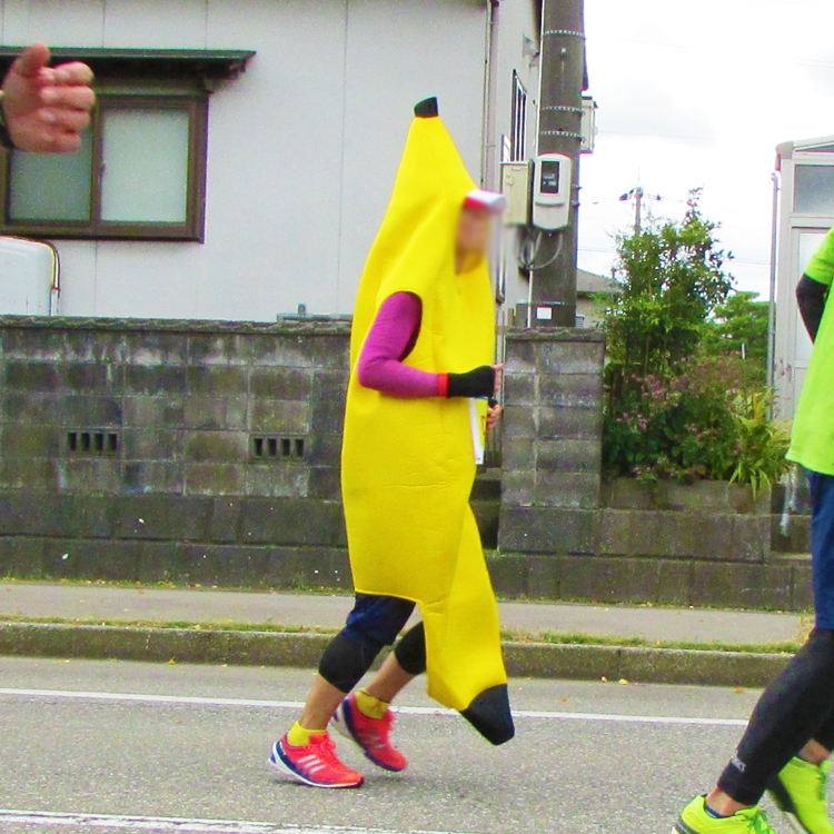 バナナ金沢マラソンコスプレランナー